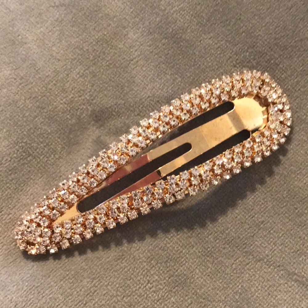 Single gold clip barrette